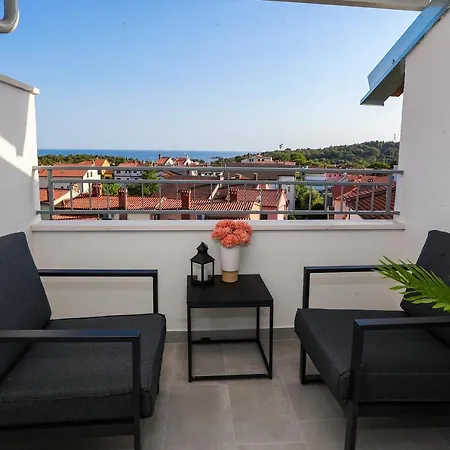Blue Sky Apartment